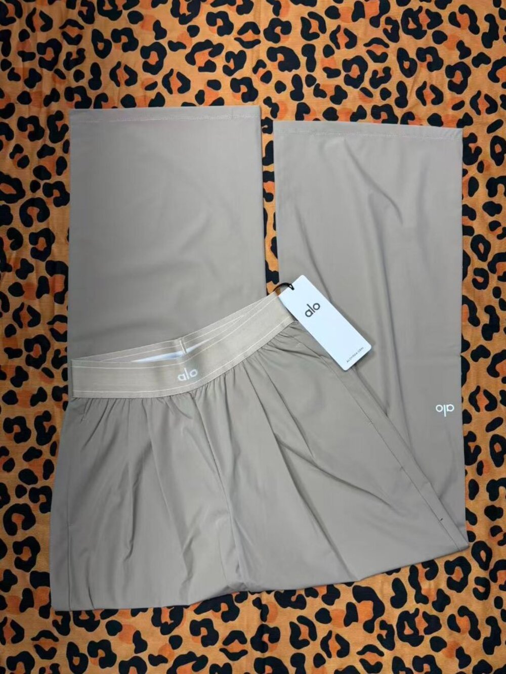 👑Alo Yoga Suit Up Trouser Gravel Color Regular 30-inch Inner Seam Length 🌟